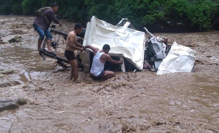 रोल्पामा जीप दुर्घटना हुँदा खोलामा बेपत्ता चालक अझै भेटिएनन्