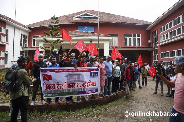 अनेरास्ववियुले तोड्यो त्रिविको ताला, नेविसंघले फेरि लगायो