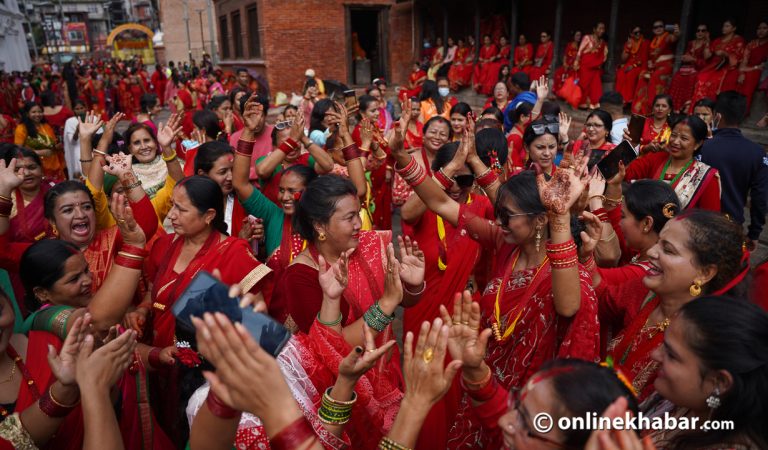 विकृतिका बीच मुस्कुराइरहेको तीज