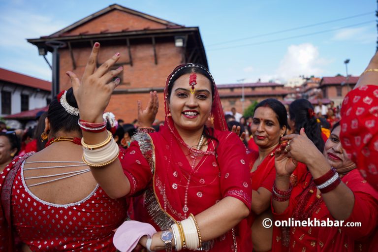 पशुपतिमा तीज :  पूजा आराधना र  नाचगान (तस्वीरहरू)