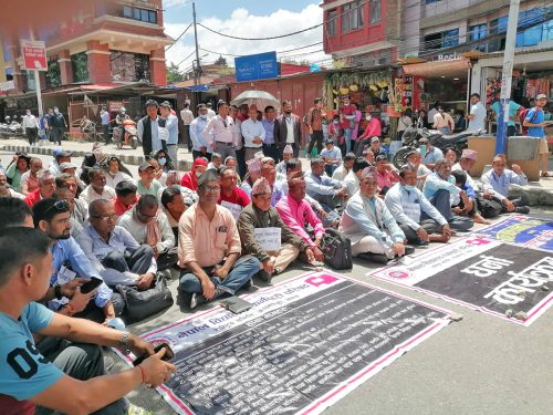 विद्यालय कर्मचारीको आन्दोलन रोकियो, वार्तामा सहमति जुटेन