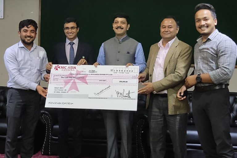 आईएमई जनरलले गर्‍यो नेपाल क्यान्सर हस्पिटललाई साढे २ लाख रुपैयाँ सहयोग