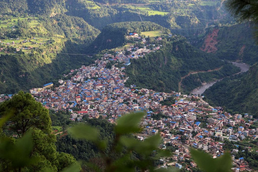 नयाँ वर्षमा पर्यटकले भरिभराउ कुश्माबजार