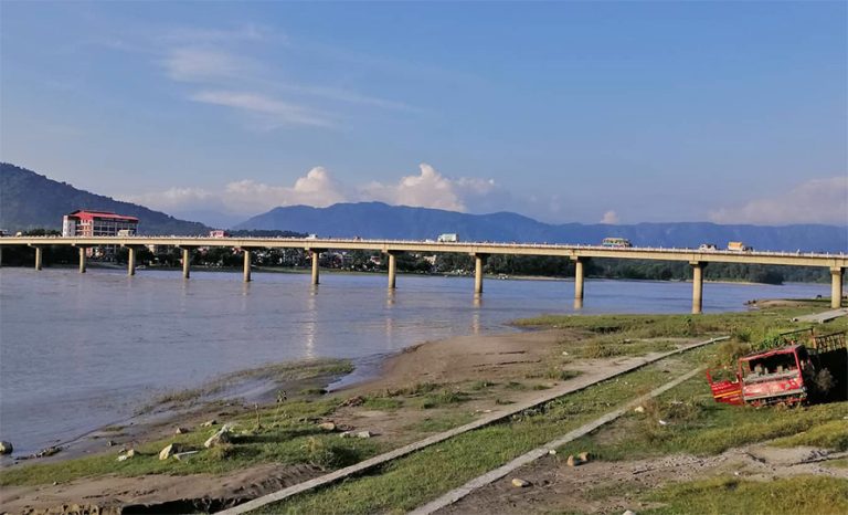 नारायणी पुलबाट हाम फालेर युवक वेपत्ता