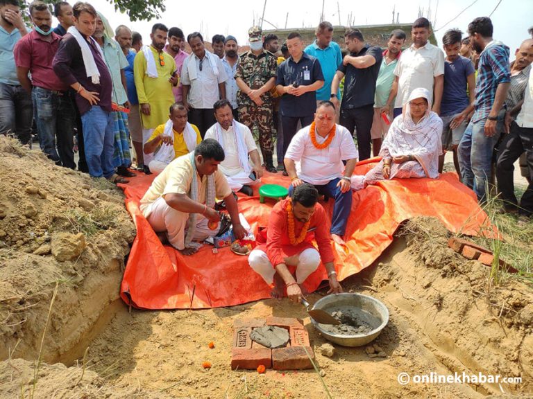 हरपतगञ्जदेखि गण्डक नहरसम्म ४ किलोमिटर कालोपत्रे सडक बन्‍ने