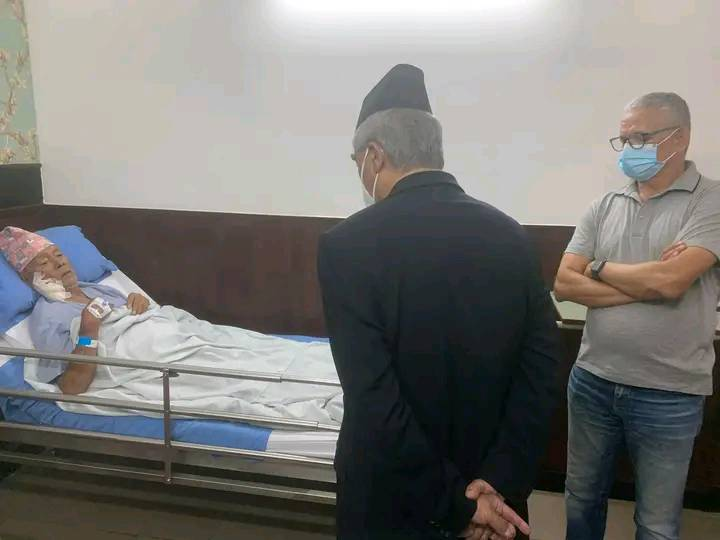 बिरामी मीत भेट्न देउवा अस्पतालमा