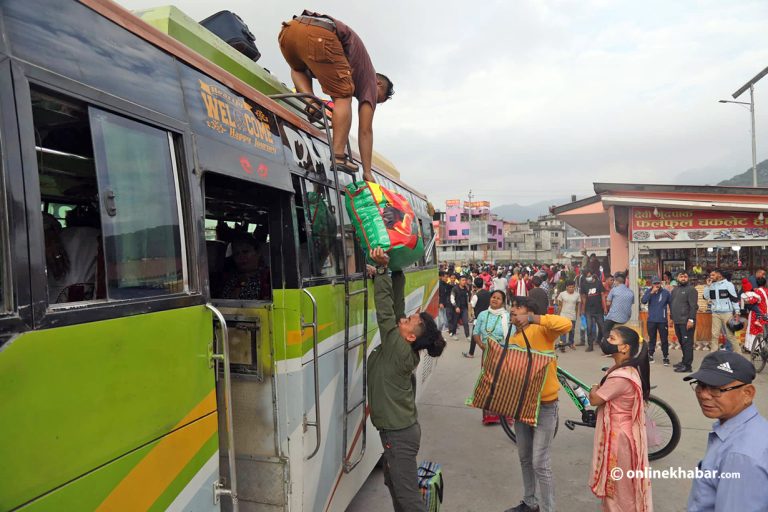 तीन दिनमा एक लाख ५० हजार जनाले छाडे काठमाडौं