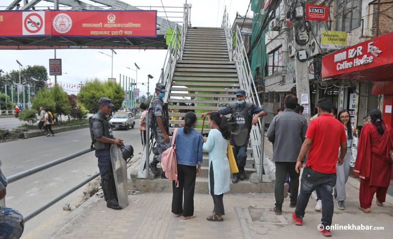 खुकुलो बन्दै कर्फ्यु, सडकमा बढ्यो चहलपहल
