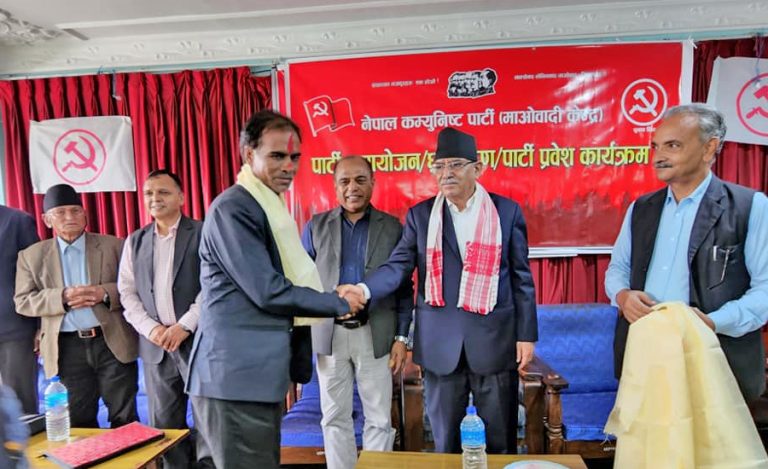 एकथरी मानिस मलाई हराउन लागेका छन्, ब्याटल जारी छ : प्रचण्ड