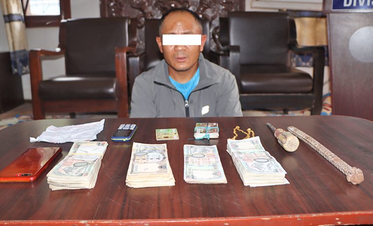 चोरी मुद्दाका फरार अभियुक्त चाबहिलबाट पक्राउ