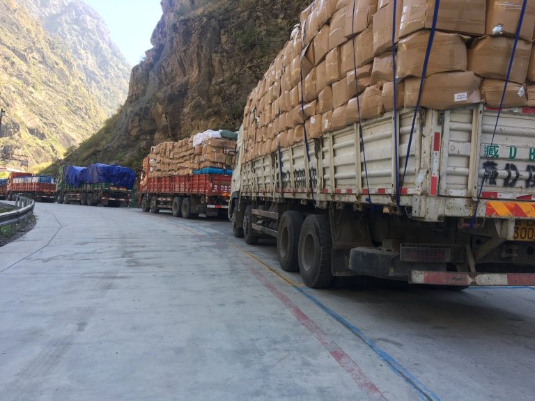 गल्छी–रसुवागढी सडकको रुङ्गा खोलाबाट रातमा सवारी चलाउन रोक