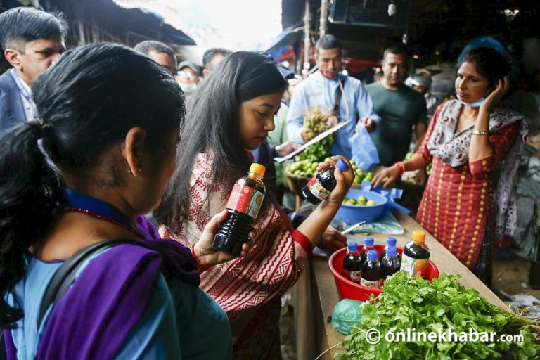 सरकारी गोदाममै भेटियो उत्पादन मिति बिनाको खाद्य सामग्री