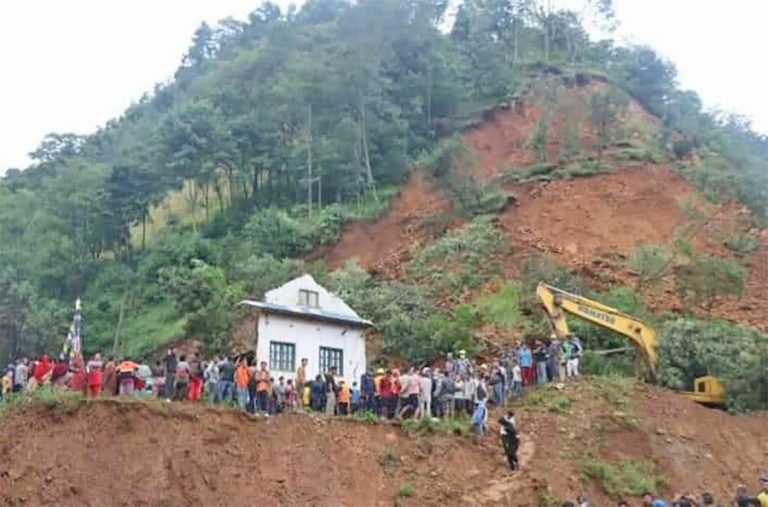 काभ्रेमा पहिरोले घर पुरिंदा एकै परिवारका ३ जनाको मृत्यु