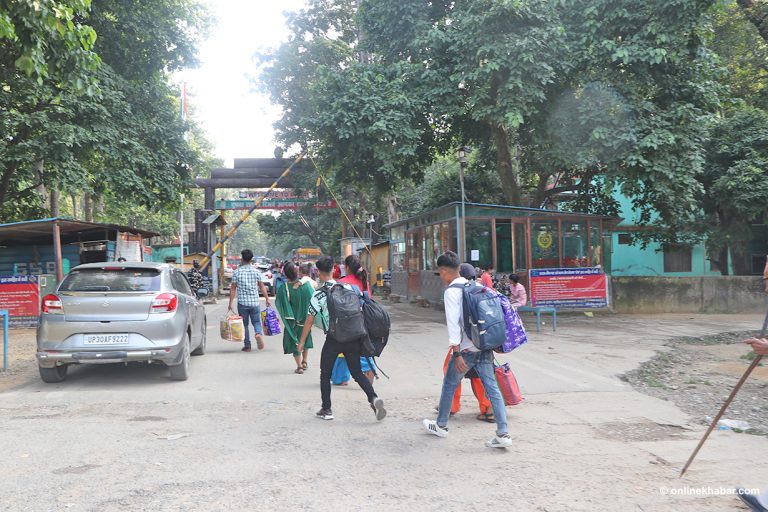 ऊर्जा संकटको प्रभाव : भारतमा रहेका नेपाली श्रमिक फर्किन थाले