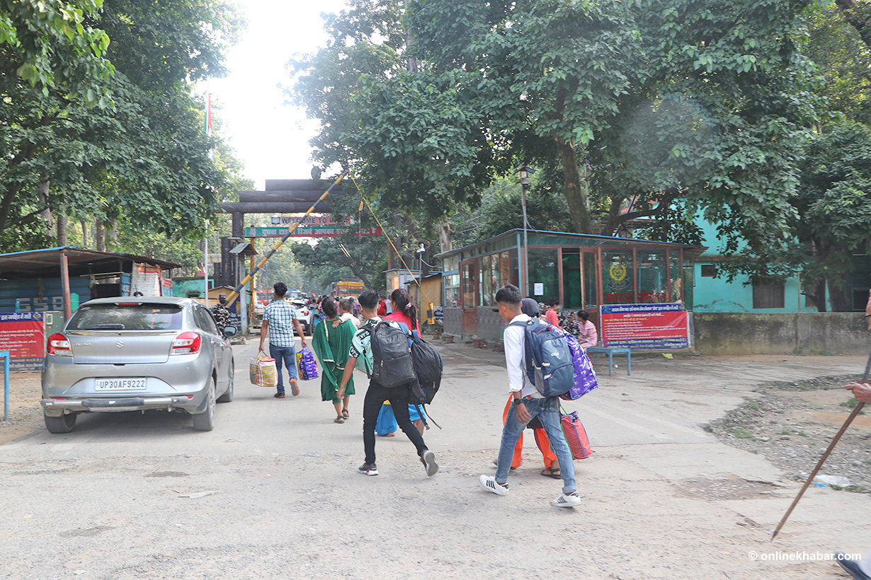 ऊर्जा संकटको प्रभाव : भारतमा रहेका नेपाली श्रमिक फर्किन थाले