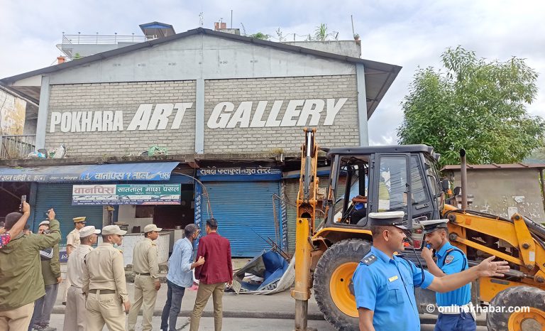 ‘यो ग्यालरीमा होइन, हाम्रो मुटुमाथि डोजर चलेको हो’