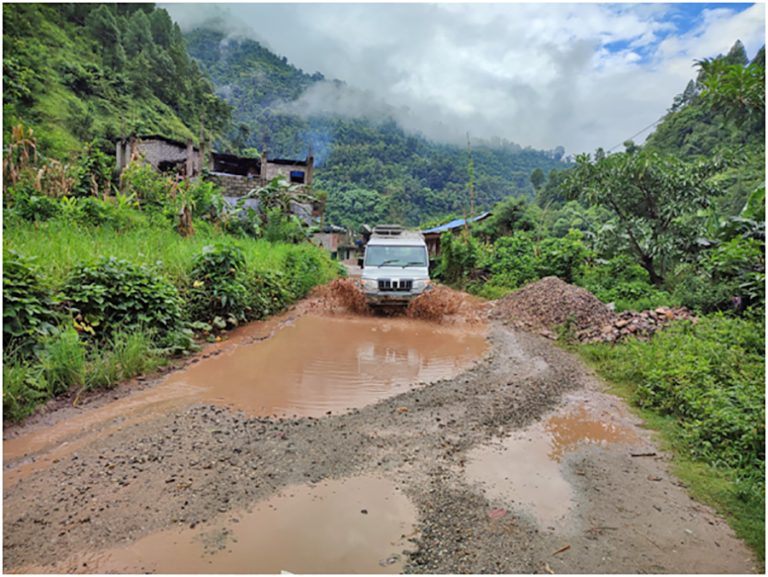 बागलुङमा कालीगण्डकी करिडोर, मध्यपहाडी र ग्रामीण सडकहरू अवरुद्ध