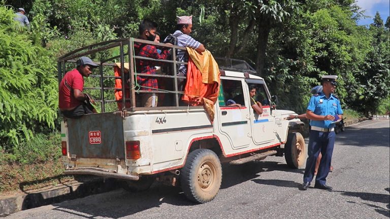 चाडपर्वमा ग्रामीण यात्रुको समस्या : एक किमीको भाडा रु २५ !