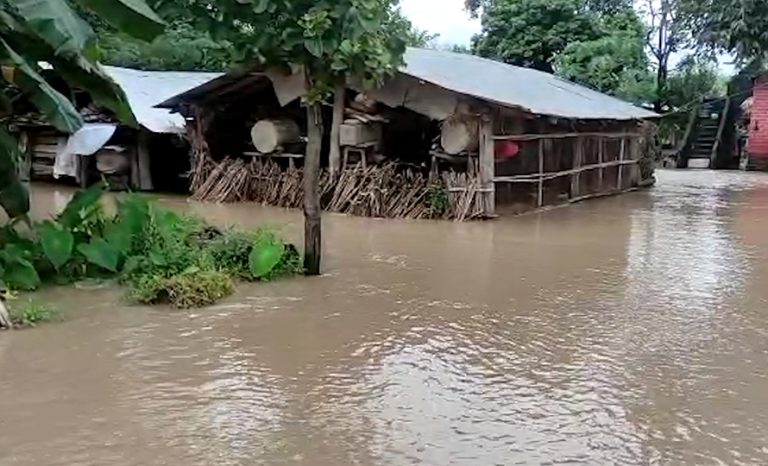 राजापुरका ८ सय घर डुबानमा, सरकारले उद्धार नगरेको भन्दै स्थानीय आक्रोशित