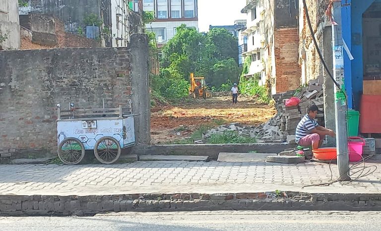 हजारी मलको जग्गामा सशुल्क पार्किङ गरिने