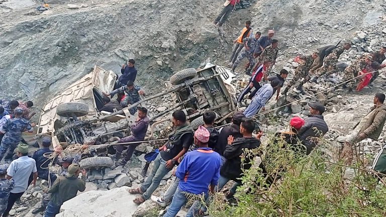 बझाङमा जीप दुर्घटना, ७ जनाको मृत्यु १८ जना घाइते