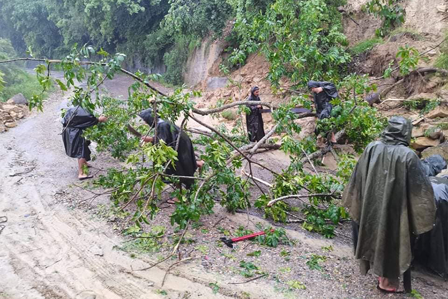 पूर्व-पश्चिम राजमार्गको दाङ खण्ड खुल्यो, घोराही-लमही सडक पुनः अवरुद्ध