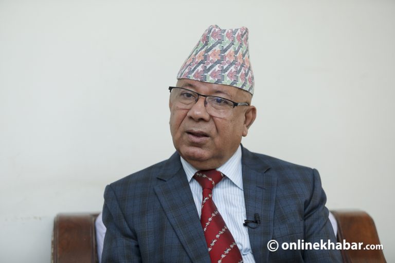 प्रचण्ड थाहै नदिई प्रधानमन्त्री बने : माधव नेपाल
