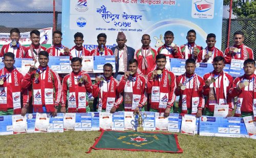 पुरुष हकीमा आर्मीलाई स्वर्ण