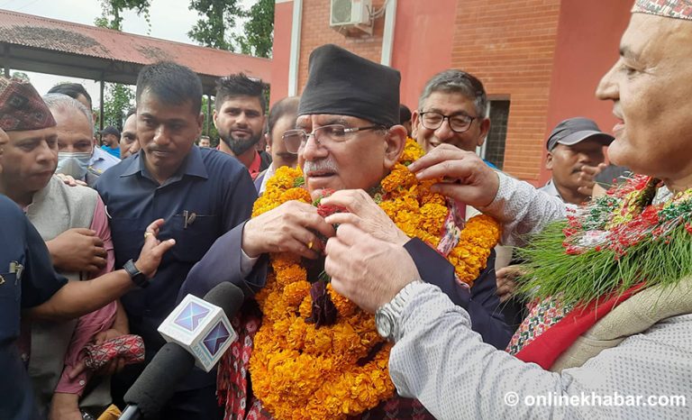 गोरखामा प्रचण्ड उम्मेदवार बन्न जाँदा देखिएका दुई रोचक दृश्य