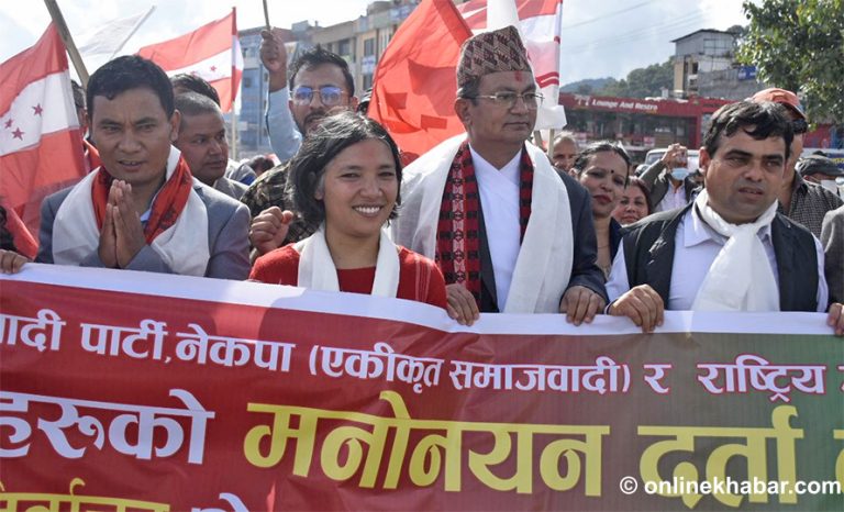 काठमाडौं-७ मा मानुषीले दर्ता गराइन् उम्मेदवारी