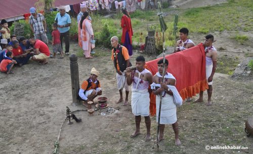 ताकुकोटमा यसरी भित्र्याइयो फूलपाती