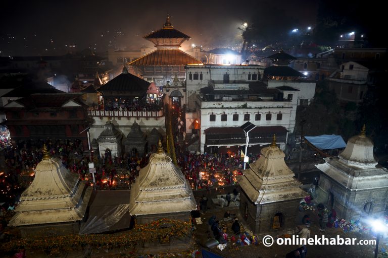 शिवरात्रिका लागि झिलिमिली बनाइँदै पशुपतिनाथ