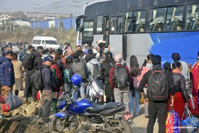 भोट हाल्न गाउँ फर्किनेहरु बढे