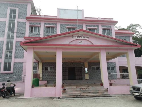 डोटी प्रशासन कार्यालयमा छैनन् दरबन्दी अनुसारका कर्मचारी