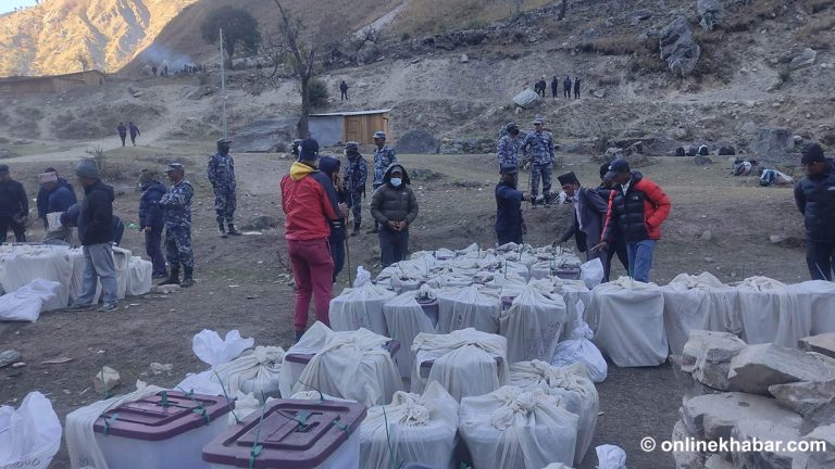 हुम्लामा ४ दिनदेखि मतपेटिका अलपत्र, लिमी गएका कर्मचारी फर्किन सकेनन्