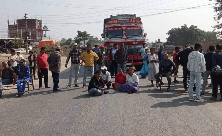 माओवादीले हरिवनमा बन्द गरेको राजमार्ग ३ घण्टापछि खुल्यो