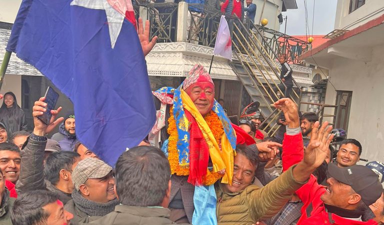 पूर्वप्रधानमन्त्रीविरुद्ध फराकिलो अन्तरले जितेका इलामका महेश बस्नेत