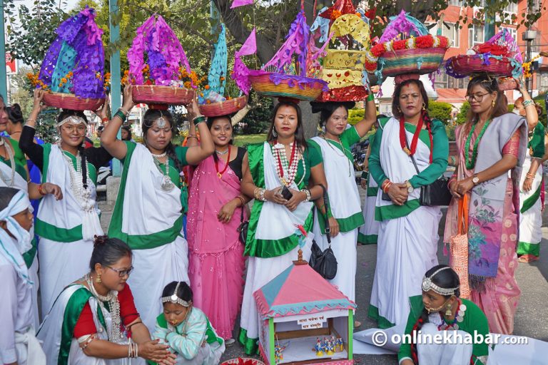 थारू समुदायले माइतीघरमा मनाए समाचकेवा (तस्वीरहरु)