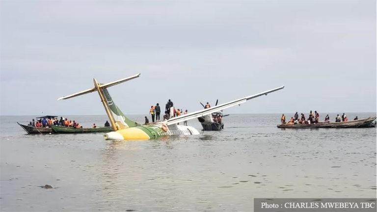 तान्जानियाको तालमा खस्यो विमान, १९ जनाको मृत्यु