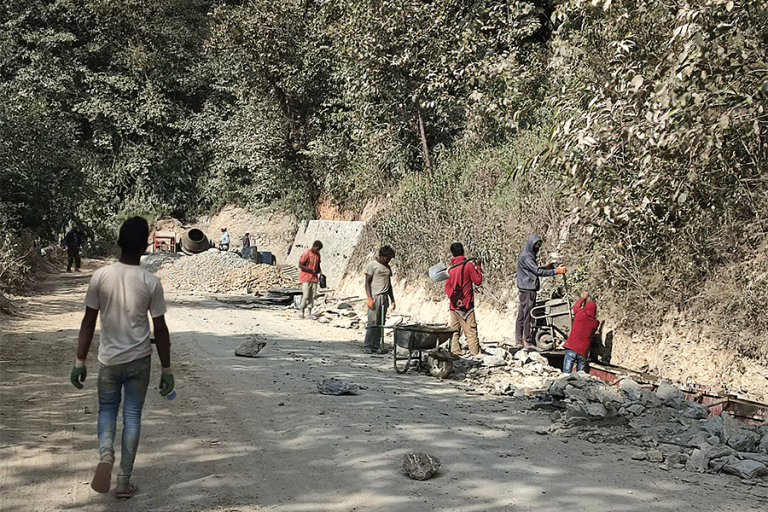 मजदुरलाई कामकै पिरलो, छोएन चुनावले