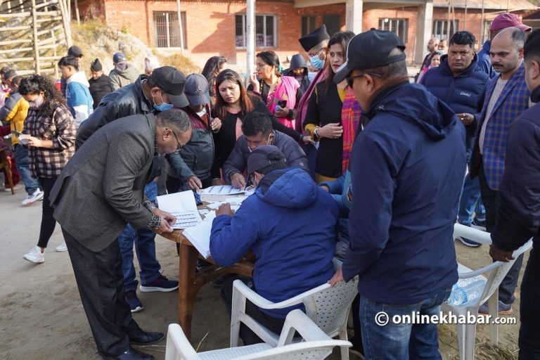 काठमाडौंमा यस्तो देखियो मतदान (तस्वीरहरु)