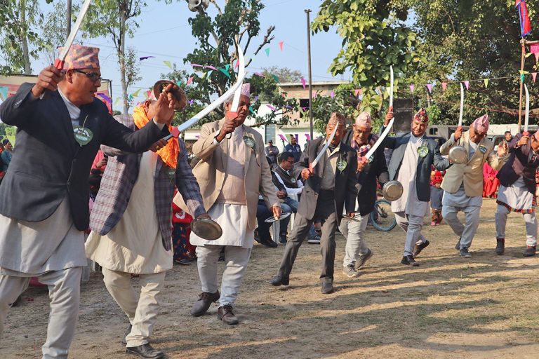 लक्ष्मण अधिकारी जसले कञ्चनपुरमा ४२ वर्षपछि भुवा पर्व जगाए