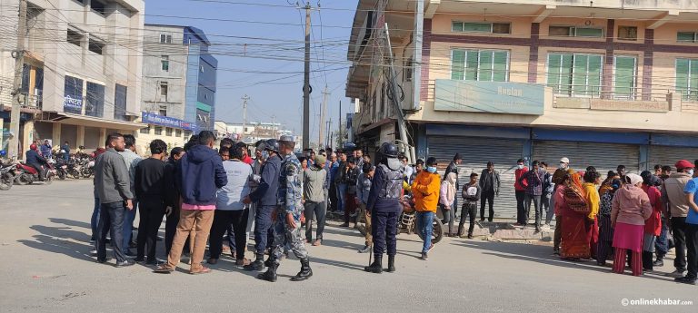 धनगढीमा निषेधाज्ञा तोड्दै प्रदर्शन