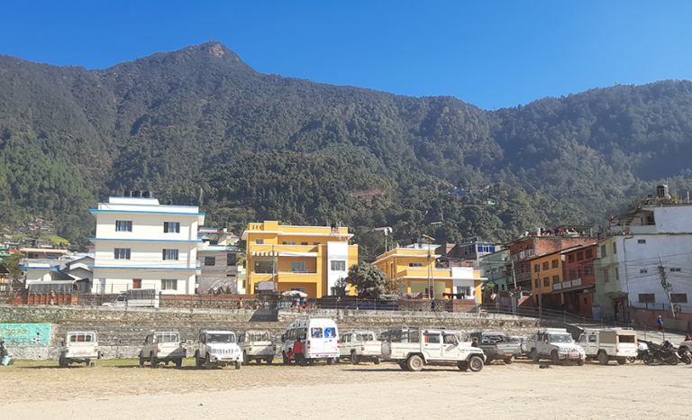 गुल्मीको चिदिचौर खेल मैदानमा सवारी पार्किङ