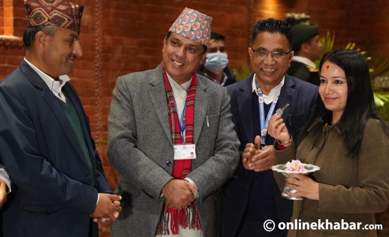 साइत हेराएर बालुवाटार छिरे प्रधानमन्त्री प्रचण्ड, छोरीले बुझिन् निवासको चाबी