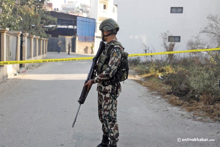 शंकास्पद वस्तु भेटिएपछि गोकुल बास्कोटाको घर पुग्यो सेनाको टोली