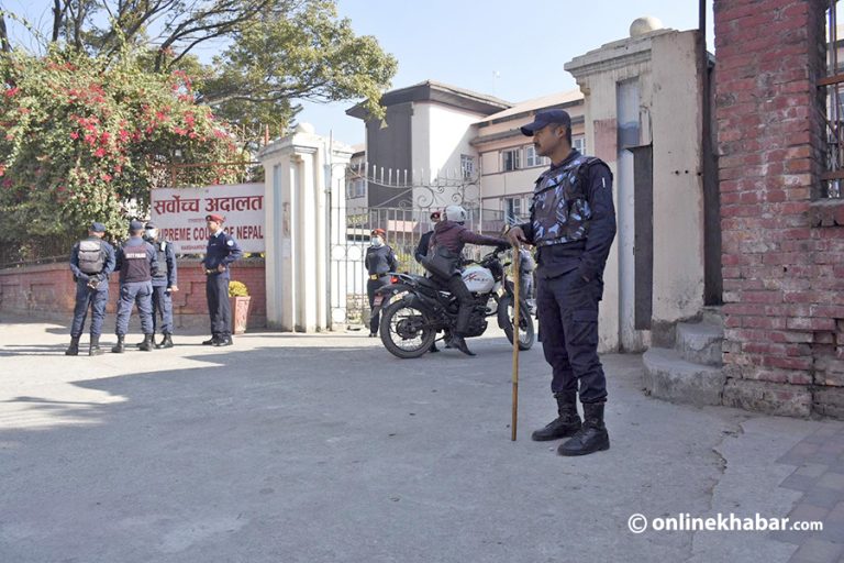 सर्वोच्च परिसरको सुरक्षा व्यवस्था कडा, प्रधानन्यायाधीश छिर्ने गेट बन्द