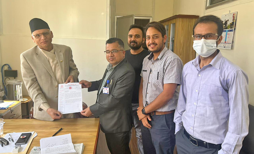 रेजिरेन्ट चिकित्सकको ५ महिनादेखि निर्वाह भत्ता रोकियो  – HamroAwaj