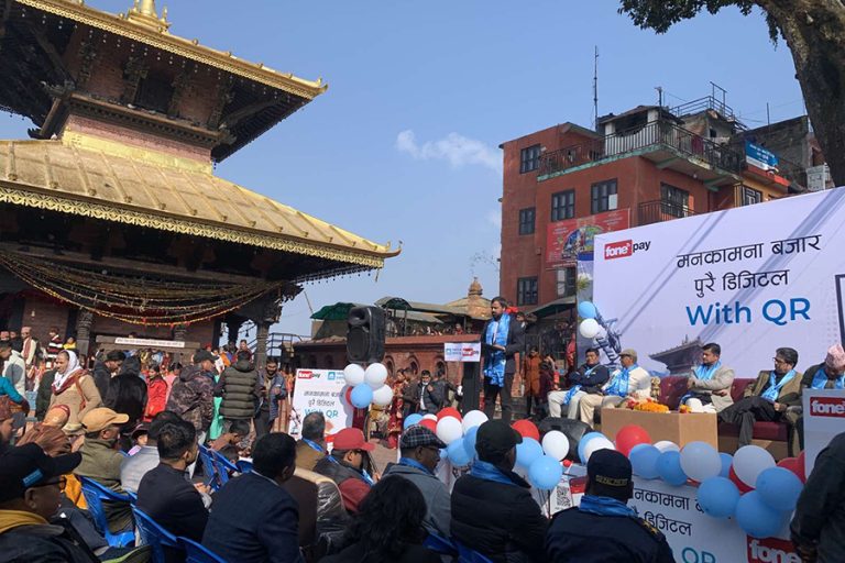 मनकामनाका सबै पसलमा क्यूआर सेवा