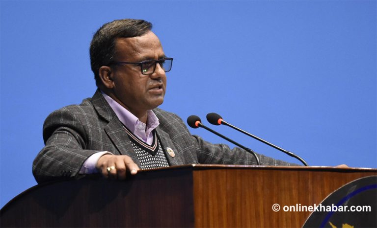 सांसदले मन्त्रीको ढोकामा आत्मसम्मान गिराउने प्रवृतिको अन्त्य गरौं : बद्रीप्रसाद पाण्डे